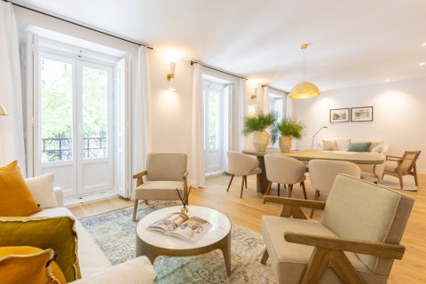 Продажа квартиры Мадрид, Испания 3 спальни, 148м2 №106938 - фото 3