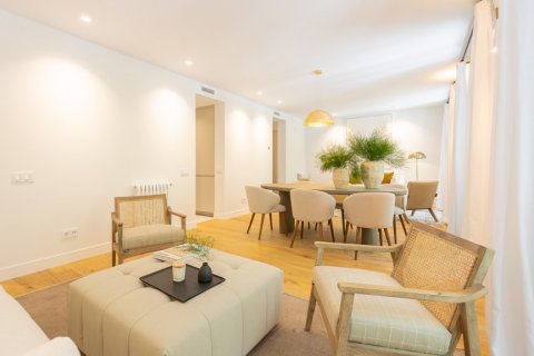 Продажа квартиры Мадрид, Испания 3 спальни, 148м2 №106938 - фото 2
