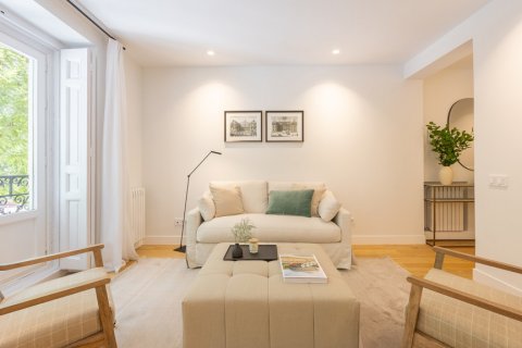 Продажа квартиры Мадрид, Испания 3 спальни, 148м2 №106938 - фото 8