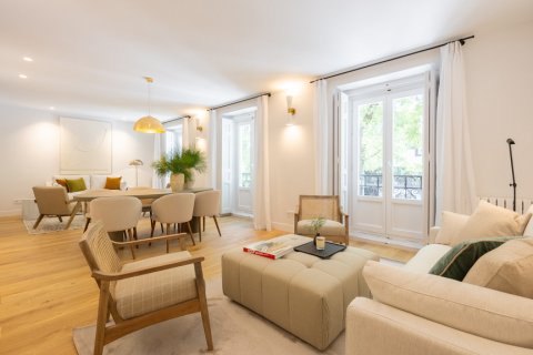 Продажа квартиры Мадрид, Испания 3 спальни, 148м2 №106938 - фото 1