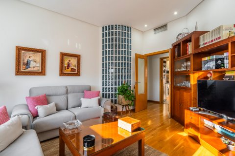 Duplex for sale Madrid, Spain 3 bedrooms, 181 sq.m. No. 106937 - photo 2