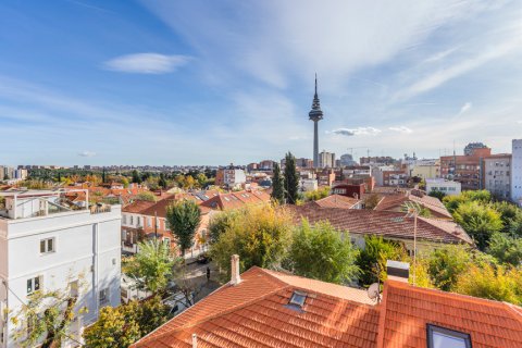Duplex for sale Madrid, Spain 3 bedrooms, 181 sq.m. No. 106937 - photo 30
