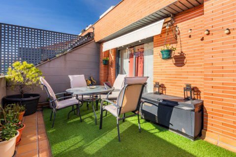 Duplex for sale Madrid, Spain 3 bedrooms, 181 sq.m. No. 106937 - photo 9