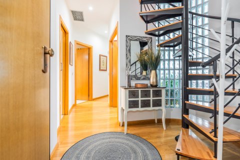 Duplex for sale Madrid, Spain 3 bedrooms, 181 sq.m. No. 106937 - photo 29