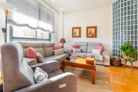 Duplex for sale Madrid, Spain 3 bedrooms, 181 sq.m. No. 106937 - photo 4