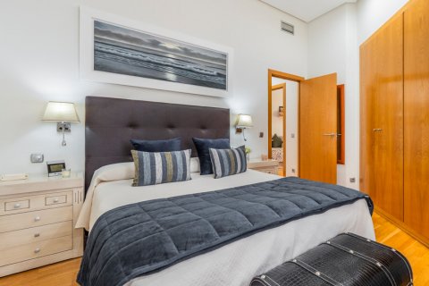 Duplex for sale Madrid, Spain 3 bedrooms, 181 sq.m. No. 106937 - photo 17
