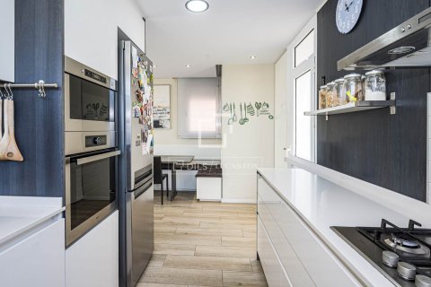 Villa for sale in Bellaterra, Barcelona, Spain 5 bedrooms, 226 sq.m. No. 196237 - photo 18