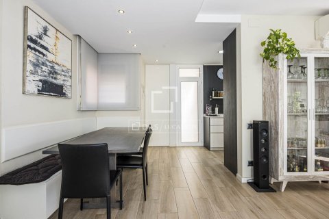 Villa for sale in Bellaterra, Barcelona, Spain 5 bedrooms, 226 sq.m. No. 196237 - photo 15
