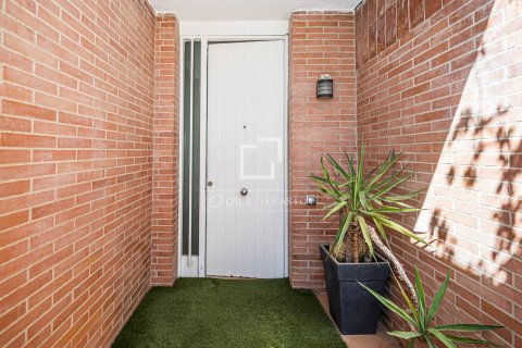 Villa for sale in Bellaterra, Barcelona, Spain 5 bedrooms, 226 sq.m. No. 196237 - photo 2