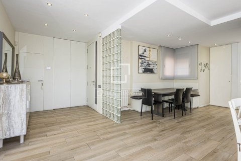 Villa for sale in Bellaterra, Barcelona, Spain 5 bedrooms, 226 sq.m. No. 196237 - photo 13