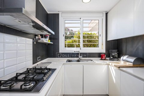 Villa for sale in Bellaterra, Barcelona, Spain 5 bedrooms, 226 sq.m. No. 196237 - photo 17