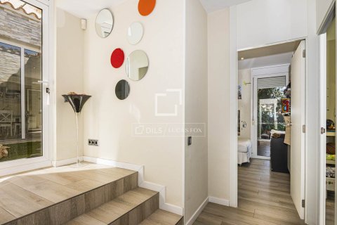 Villa for sale in Bellaterra, Barcelona, Spain 5 bedrooms, 226 sq.m. No. 196237 - photo 16