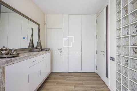 Villa for sale in Bellaterra, Barcelona, Spain 5 bedrooms, 226 sq.m. No. 196237 - photo 4