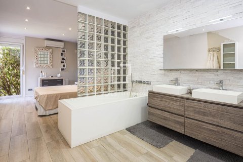 Villa for sale in Bellaterra, Barcelona, Spain 5 bedrooms, 226 sq.m. No. 196237 - photo 27