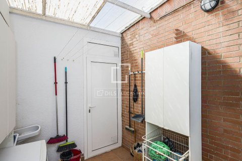 Villa for sale in Bellaterra, Barcelona, Spain 5 bedrooms, 226 sq.m. No. 196237 - photo 23