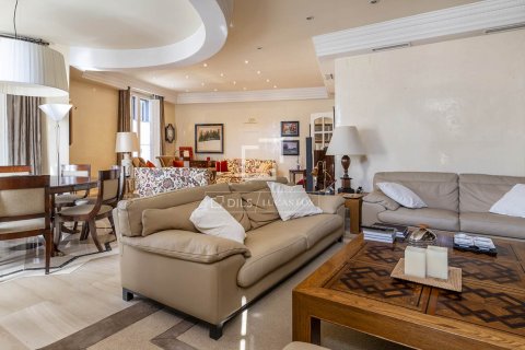 Huoneisto vuokrattavana Barcelona, Espanja, 3 makuuhuonetta, 213 m2 No. 196242 - kuva 6