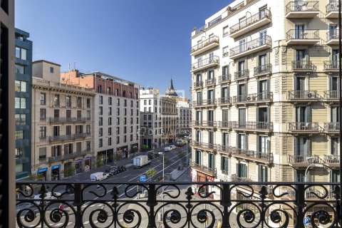 Huoneisto vuokrattavana Barcelona, Espanja, 3 makuuhuonetta, 213 m2 No. 196242 - kuva 18