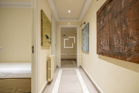 Huoneisto vuokrattavana Barcelona, Espanja, 3 makuuhuonetta, 213 m2 No. 196242 - kuva 29