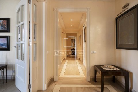 Huoneisto vuokrattavana Barcelona, Espanja, 3 makuuhuonetta, 213 m2 No. 196242 - kuva 15