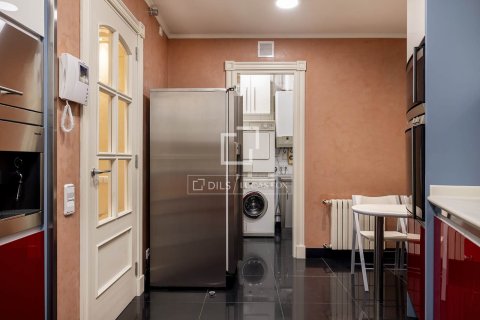 Huoneisto vuokrattavana Barcelona, Espanja, 3 makuuhuonetta, 213 m2 No. 196242 - kuva 14