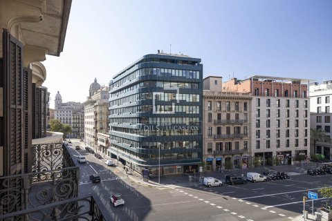 Huoneisto vuokrattavana Barcelona, Espanja, 3 makuuhuonetta, 213 m2 No. 196242 - kuva 19