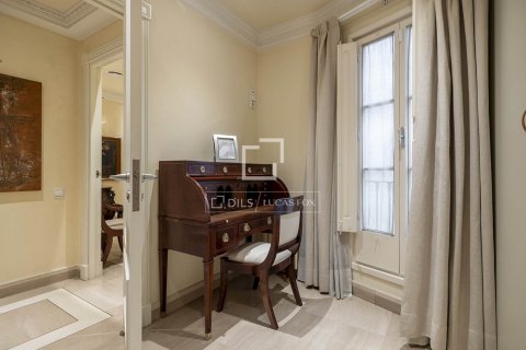 Huoneisto vuokrattavana Barcelona, Espanja, 3 makuuhuonetta, 213 m2 No. 196242 - kuva 30