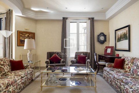 Huoneisto vuokrattavana Barcelona, Espanja, 3 makuuhuonetta, 213 m2 No. 196242 - kuva 2