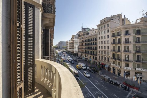 Huoneisto vuokrattavana Barcelona, Espanja, 3 makuuhuonetta, 213 m2 No. 196242 - kuva 9