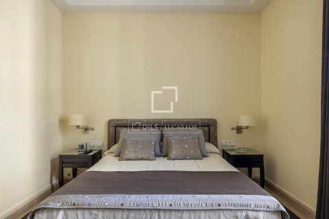 Huoneisto vuokrattavana Barcelona, Espanja, 3 makuuhuonetta, 213 m2 No. 196242 - kuva 24