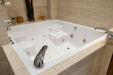 Huoneisto vuokrattavana Barcelona, Espanja, 3 makuuhuonetta, 213 m2 No. 196242 - kuva 28