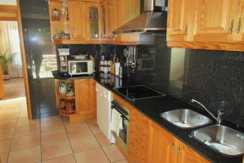 House for sale in Coma-Ruga, Tarragona, Spain 4 bedrooms, 261 sq.m. No. 140933 - photo 11