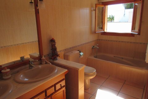 House for sale in Coma-Ruga, Tarragona, Spain 4 bedrooms, 261 sq.m. No. 140933 - photo 14