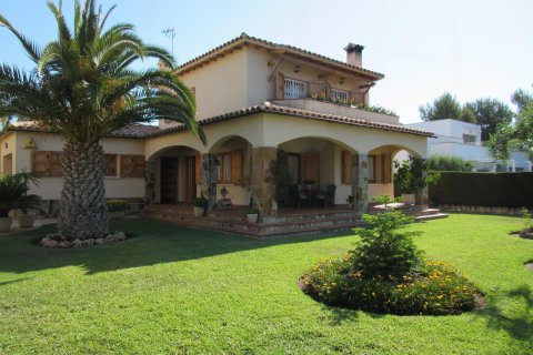 House for sale in Coma-Ruga, Tarragona, Spain 4 bedrooms, 261 sq.m. No. 140933 - photo 4