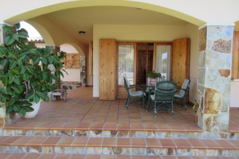 House for sale in Coma-Ruga, Tarragona, Spain 4 bedrooms, 261 sq.m. No. 140933 - photo 5