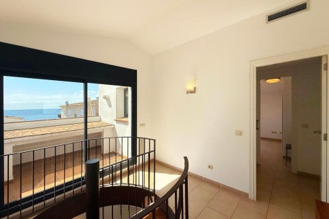 Apartamento en venta en Tamariu, Gerona, España 3 dormitorios, No. 140936 - foto 1