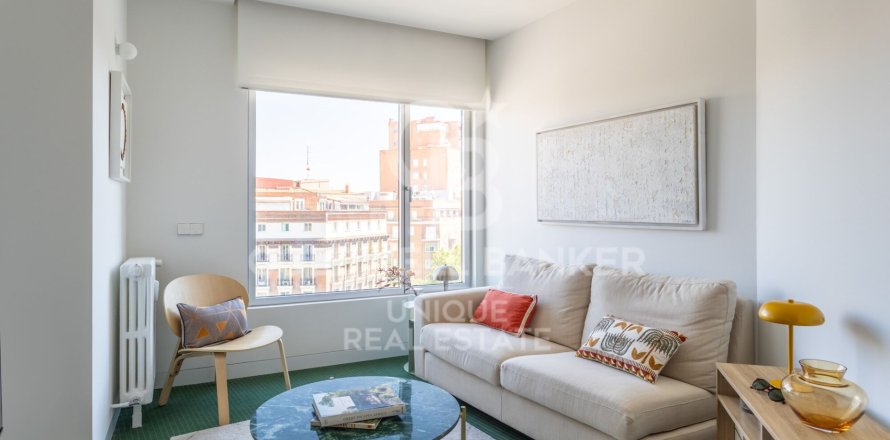 Apartamento en Madrid, España 2 dormitorios, 138 m2 No. 158063