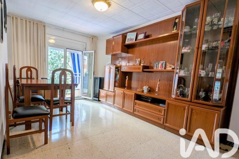 Apartment in Santa Coloma de Gramenet, Barcelona, Spain 4 bedrooms, 88 sq.m. No. 172359