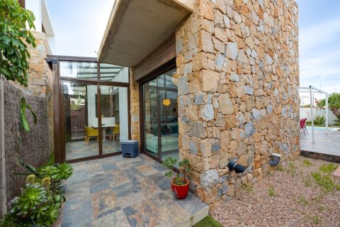 House for sale in La Zenia, Alicante, Spain 2 bedrooms, 93 sq.m. No. 165951 - photo 1