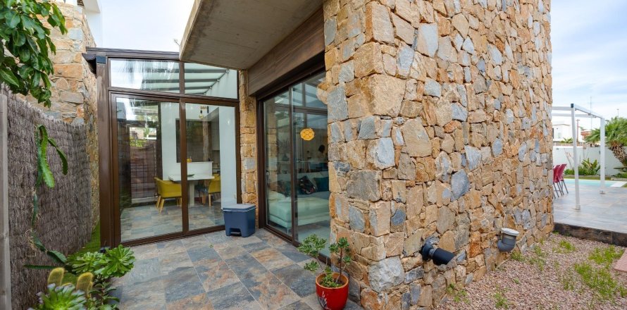 House in La Zenia, Alicante, Spain 2 bedrooms, 93 sq.m. No. 165951