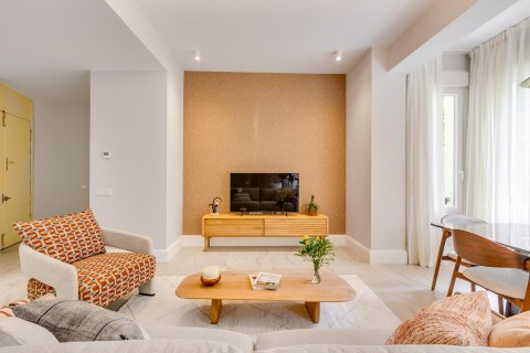 Wohnung in Madrid, Spanien 2 Schlafzimmer, 147 m2 Nr. 165955