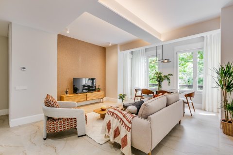 Продажа квартиры в Мадрид, Испания 2 спальни, 147м2 №165955 - фото 3