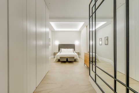 Продажа квартиры в Мадрид, Испания 2 спальни, 147м2 №165955 - фото 23