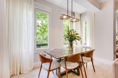 Продажа квартиры в Мадрид, Испания 2 спальни, 147м2 №165955 - фото 9