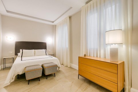 Продажа квартиры в Мадрид, Испания 2 спальни, 147м2 №165955 - фото 25