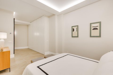 Продажа квартиры в Мадрид, Испания 2 спальни, 147м2 №165955 - фото 27