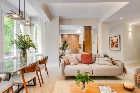 Продажа квартиры в Мадрид, Испания 2 спальни, 147м2 №165955 - фото 8
