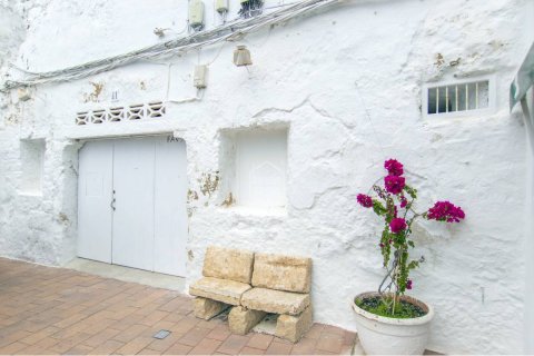 Kommersiell fastighet till salu i Es Castell, Menorca, Spanien 120 kvm. Nr. 65424 - foto 7