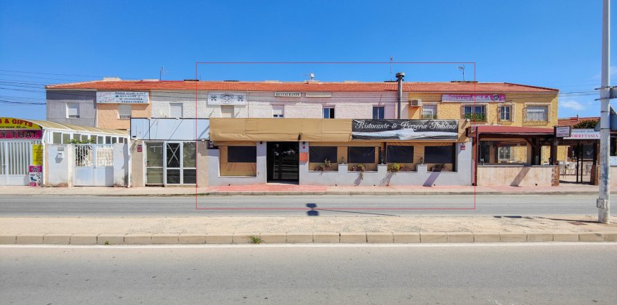 Commercial property in Torrevieja, Alicante, Spain 6 bedrooms, 270 sq.m. No. 151829