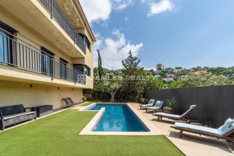 House for sale in Lloret de Mar, Girona, Spain 4 bedrooms, 249 sq.m. No. 177078 - photo 4