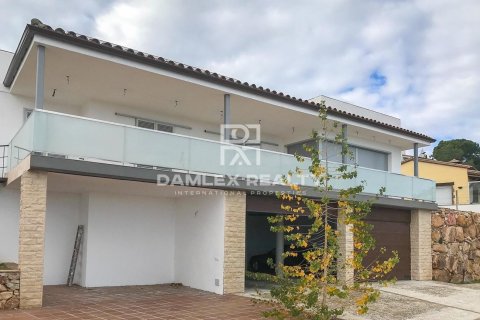 Villa for sale in Platja D'aro, Girona, Spain 4 bedrooms, 900 sq.m. No. 177080 - photo 2